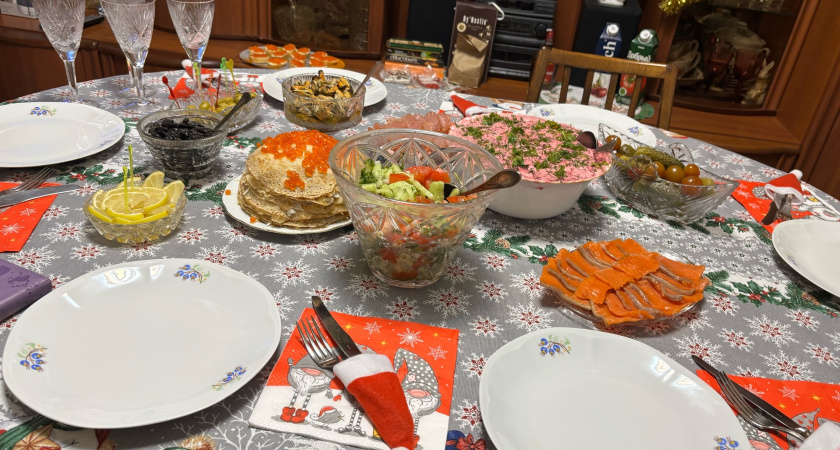 Принесет финансовую удачу: поставьте этот предмет на стол в Новый год Огненной лошади