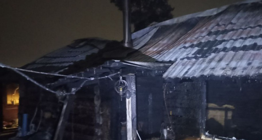 В Сыктывкаре огонь уничтожил баню на дырносских дачах