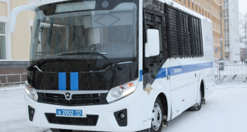 На охрану главной ёлки Сыктывкара заступил мобильный штаб полиции