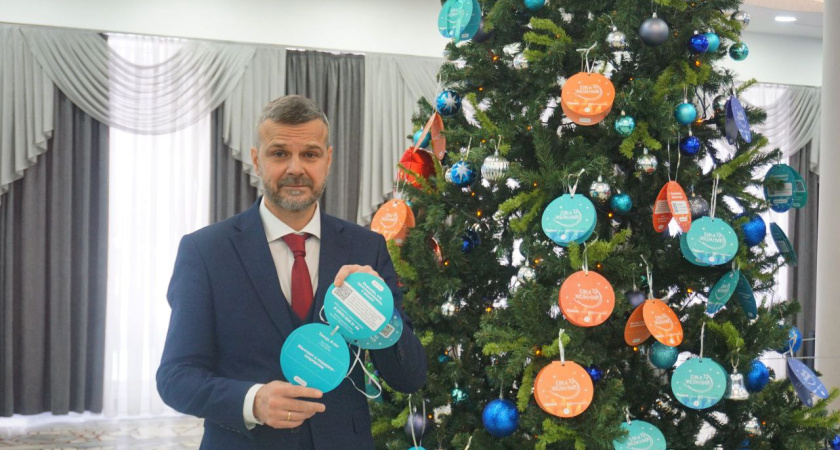 Команда администрации Сыктывкара исполнила детские мечты с 28 шаров "Ёлки желаний"