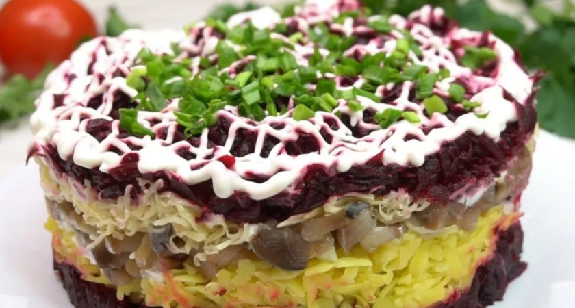 Вместо "Сельди под шубой": на Новый год-2025 приготовьте салат "Король" — станете любимчиком Огненной Лошади