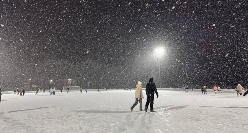 На стадионе СЛПК в Эжве открылся бесплатный каток