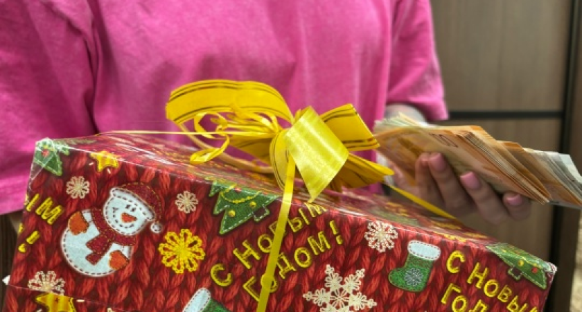 В Сыктывкаре дети продолжают получать подарки от Максима Мартышина и Ростислава Гольдштейна