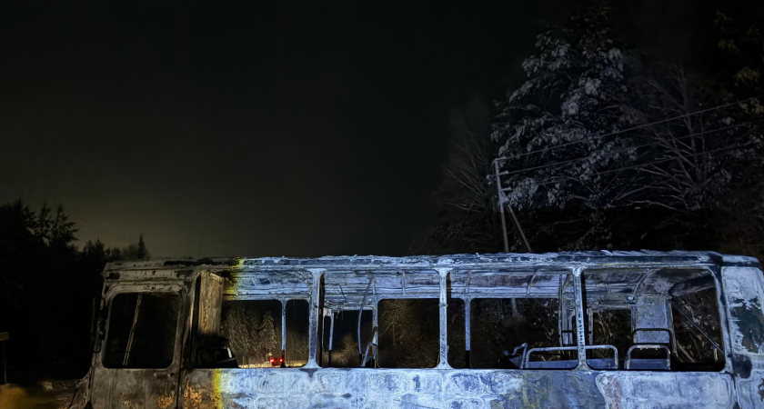 В канун Нового года в Коми горели автобус и баня