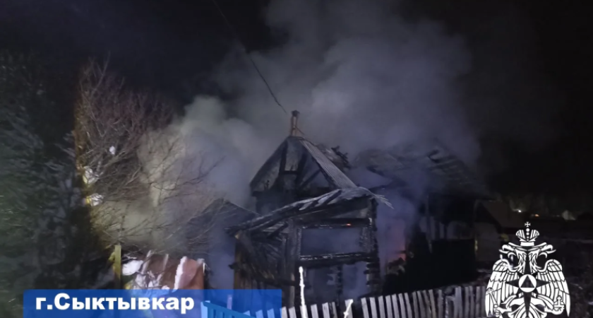 В Сыктывкаре пожарные ликвидировали возгорание дачного дома
