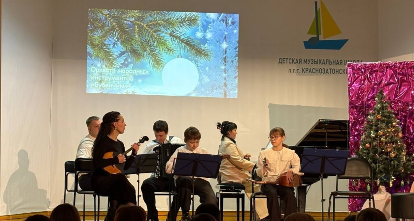 В пригороде Сыктывкара артисты подарили зрителям "Новогоднее вдохновение"