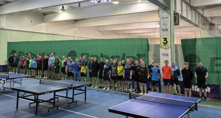 В Сыктывкаре определили лучших в командном чемпионате по настольному теннису