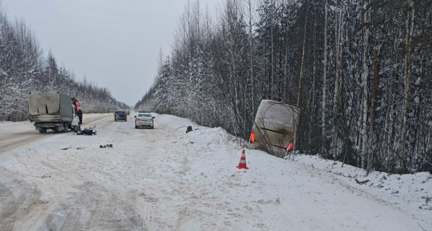 Стали известны подробности о пострадавших в смертельном ДТП с участием автобуса на трассе в Коми 