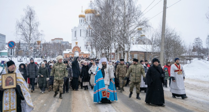 В Сыктывкаре состоялся масштабный крестный ход в честь Рождества Христова