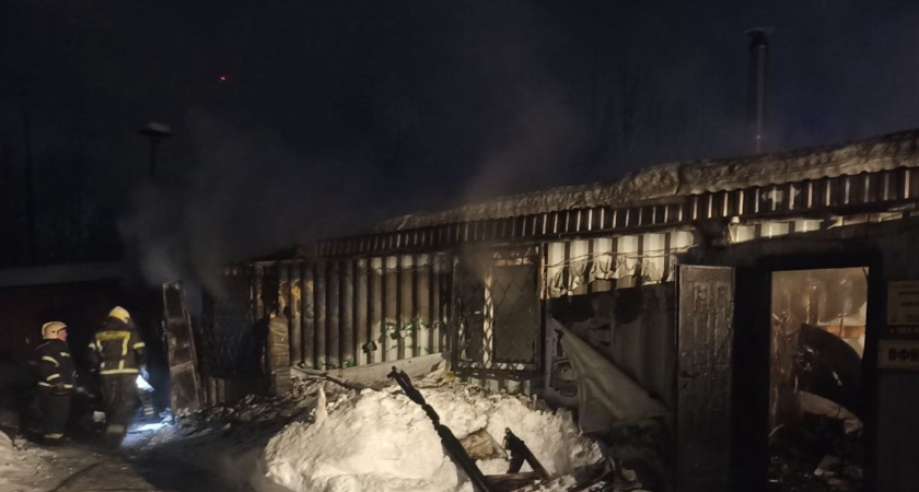 Неисправное электрооборудование привело к возгоранию хозпостройки в Сыктывкаре 