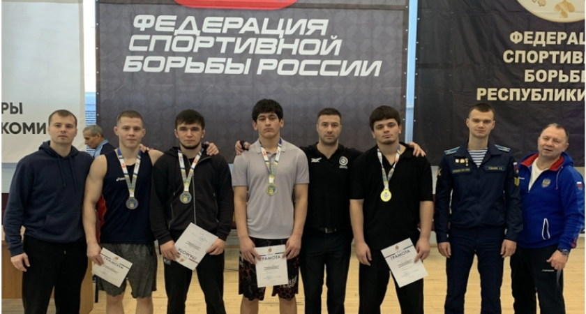 В Коми определили сильнейших борцов вольного стиля