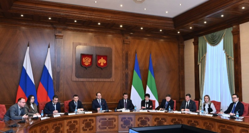 Гольдштейн поставил задачи Правительству Коми на 2026 год: от юбилеев городов до повышения рождаемости