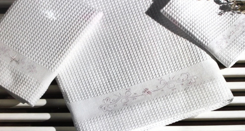 Замочила полотенца, тряпки — и подарила им новую жизнь: "столетние" пятна растворятся за минуты — ослепительная чистота