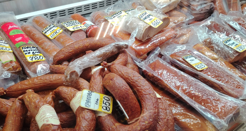 Бывший работник колбасного завода объяснил, на что стоит обращать внимание при покупке вареной колбасы в магазине