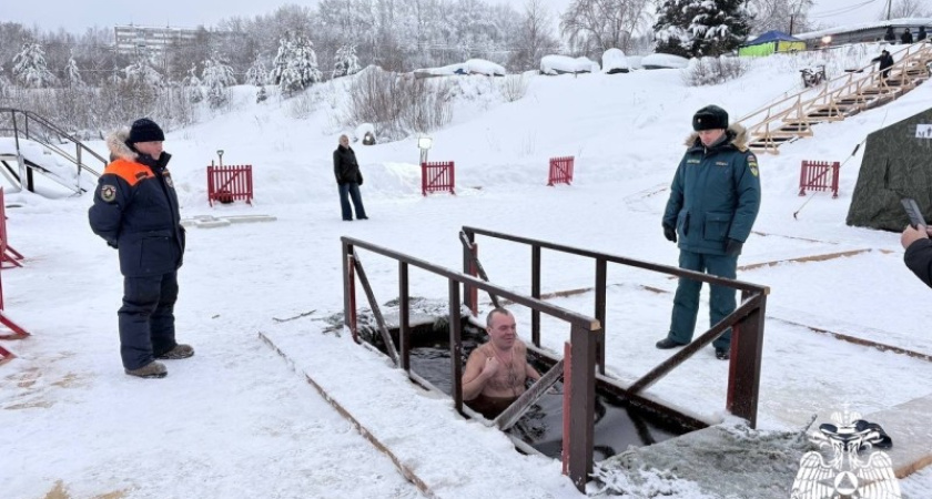 В Коми на Крещение в прорубь окунулись более 7,1 тысячи человек 