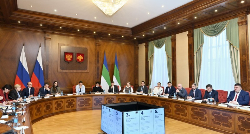 Правительство Коми требует от дорожных служб и муниципалитетов слаженной работы в условиях снегопадов