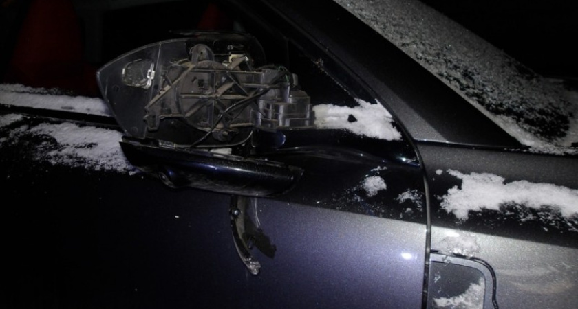 В Сыктывкаре мужчина испортил машину бывшей возлюбленной из-за расставания 