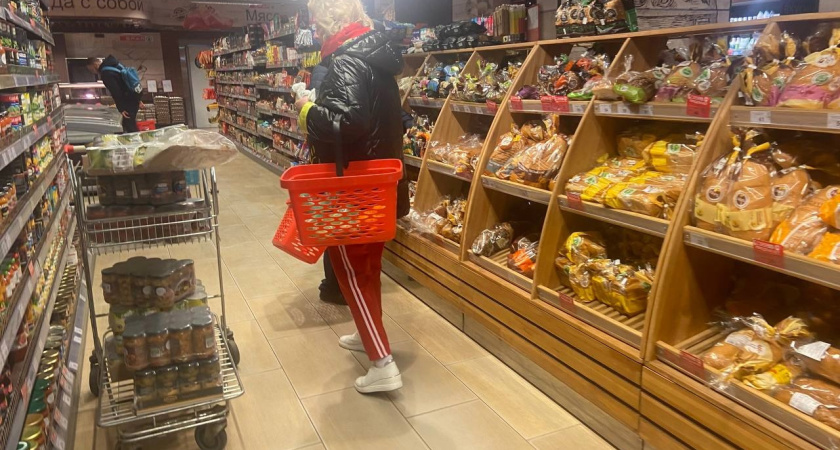 Взял полную корзину продуктов в Магните, оплатив покупку бонусной картой. Своих денег потратил 90 копеек