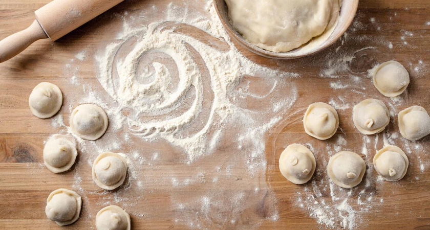 Улучшитель теста: как одна «неправильная» ложка делает пельменное тесто упругим, как в ресторане