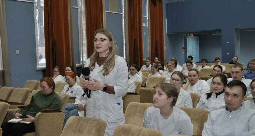 Глава Минздрава Коми ответила на вопросы будущих медиков