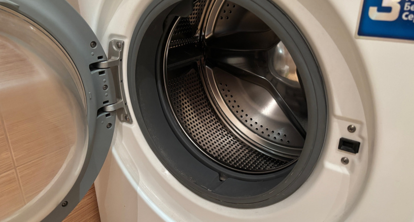 Стиральная машина перестанет «прыгать» при отжиме: как устранить излишнюю вибрацию