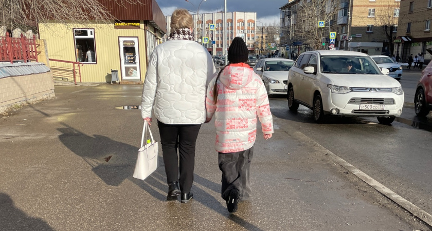 11 вещей, которые лучше не носить после 60 лет — они заметно старят