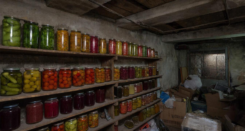 Ведро в угол — и в погребе сухо, как в Сахаре: за урожай спокойно — "сидит" всю зиму без плесени, влажности и гнилья