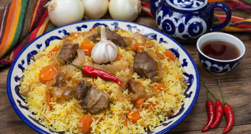 Холодная или кипяток: какой водой надо заливать рис для плова, чтобы не получилась каша