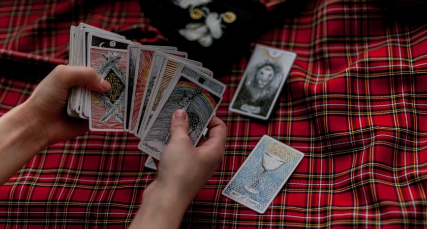 Готовьтесь к ярким эмоциям и перепадам настроения: гороскоп на 15 февраля 2026 года для каждого знака Зодиака