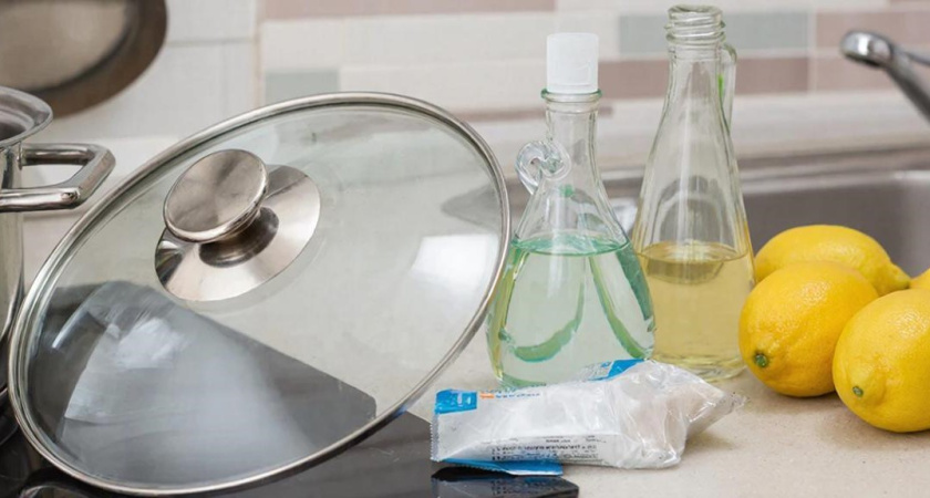 Черный налет под ободком крышки больше не проблема: 2 средства с кухни, 5 минут - и готово