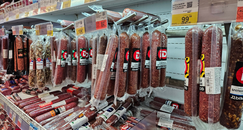 От покупки какой колбасы 100% стоит отказаться. Не берите ее, маленький значок на колбасе выдает настоящего аутсайдера