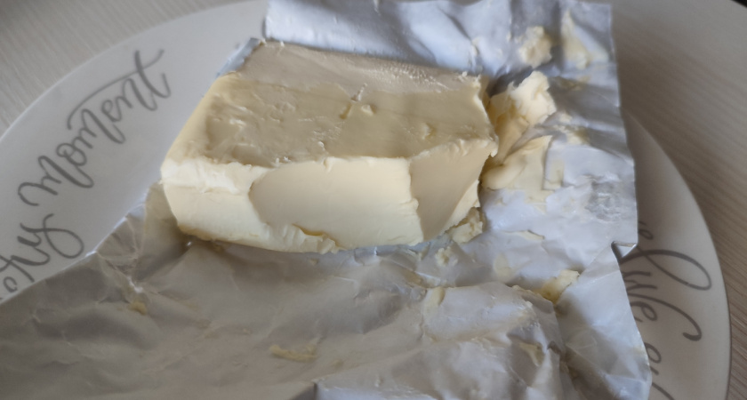 Сливочное масло: отличить фальшивку поможет один секретный трюк — возьмите с собой в магазин фонарик