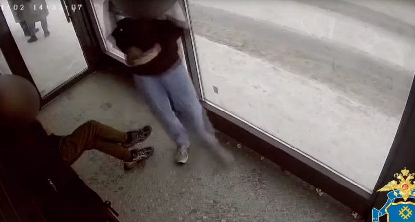 14-летний вандал задержан за повреждение автобусных остановок в Сыктывкаре 