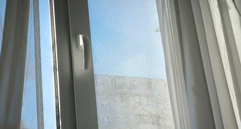 Узнал, как натянуть москитную сетку, без каркаса - на любое пластиковое окно. Без мастера