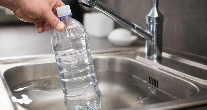 Разрезаю пластиковую бутылку - и засор вылетает со свистом: делаю так многие годы - о вантузе и химии забыла