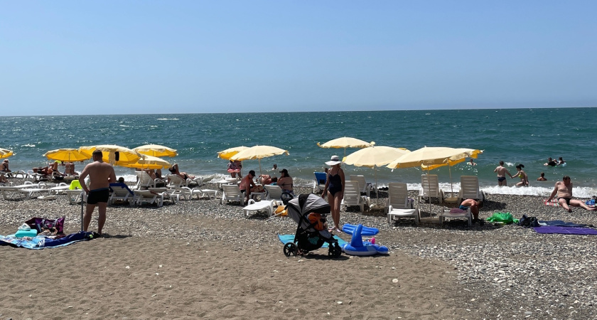 "Попрошайки и разгромленные дома": россияне делятся честными отзывами об отдыхе в Абхазии