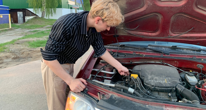 Как безопасно снять аккумулятор автомобиля. чтобы не повредить электронику