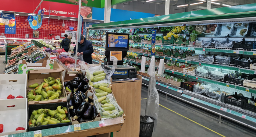 Зачем продавцы в „Магните“ и „Пятёрочке“ забирают пакетики из ящиков с бананами — и как их использовать дома