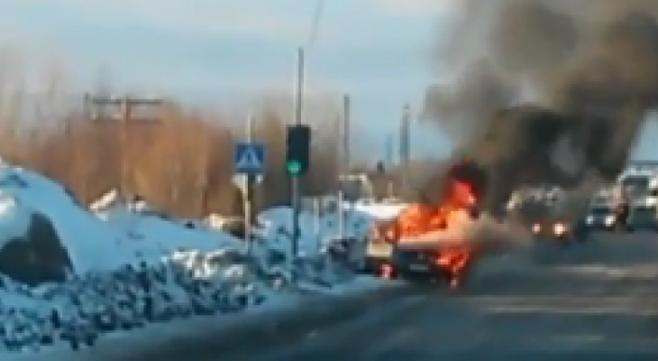Пассажиры сгоревшей в Сыктывкаре «Волги»: «Люди проезжали мимо и снимали нас на видео»