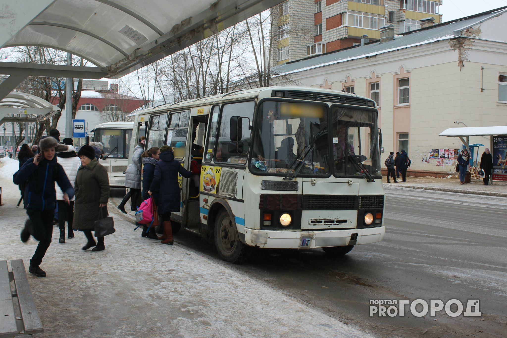 Кондуктор сыктывкарского автобуса обматерила женщину при детях