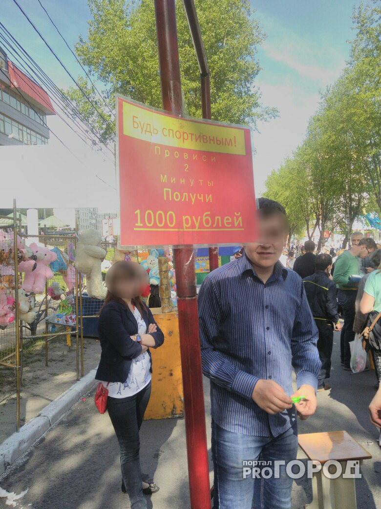 В центре Сыктывкара мошенники заставили людей висеть на турнике за деньги (фото)