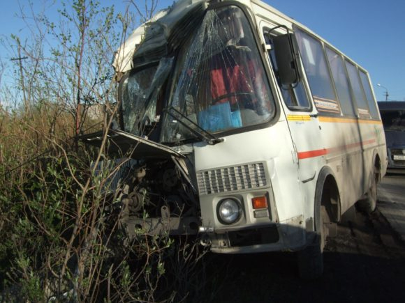 В Коми из-за невнимательности водителя автобуса пострадали пять пассажиров (фото)