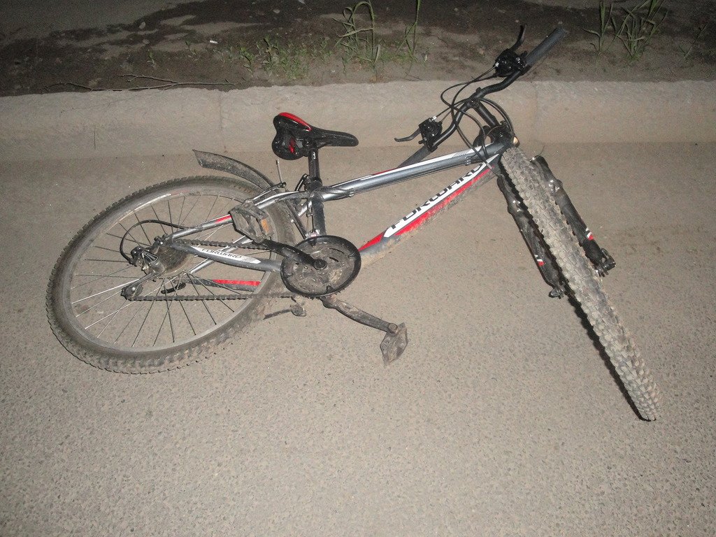 Появились фото с места ДТП в Сыктывкаре, где 17-летней велосипедистке раздробило череп
