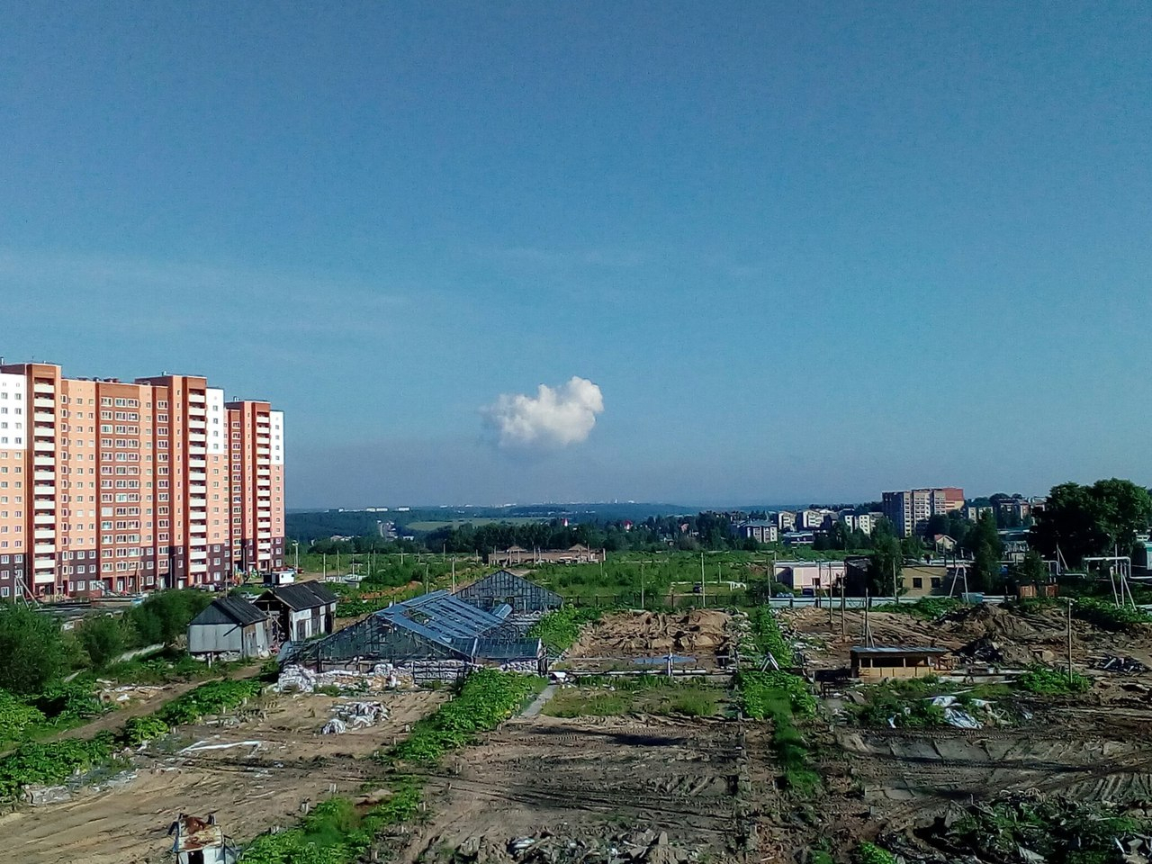 Сыктывкарцев удивило, что в небе над городом было только одно облако (фото)