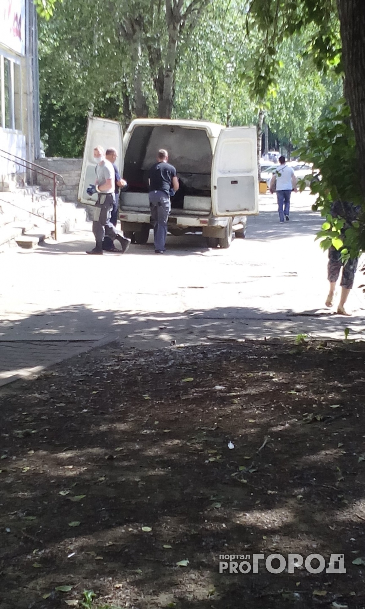 В центре Сыктывкара в подъезде жилого дома найдено тело мужчины