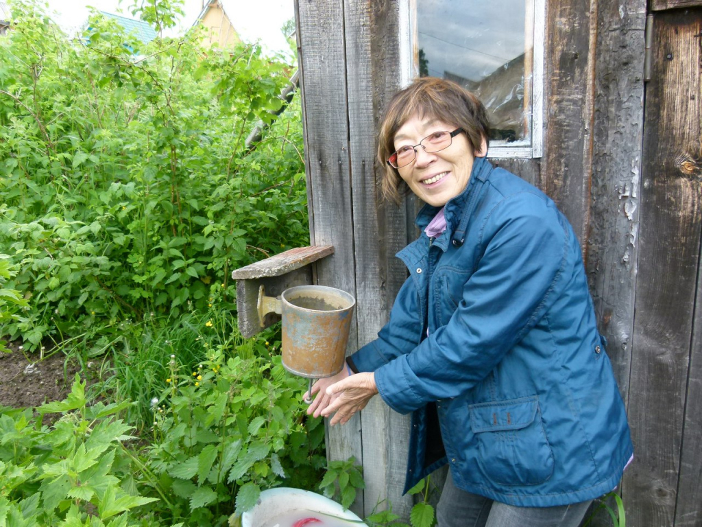 Японка приехала в Коми и живет на даче ради бани и шашлыков