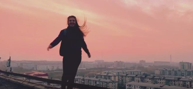 В Коми подростки сняли жизнеутверждающий клип на крыше многоэтажки (видео)