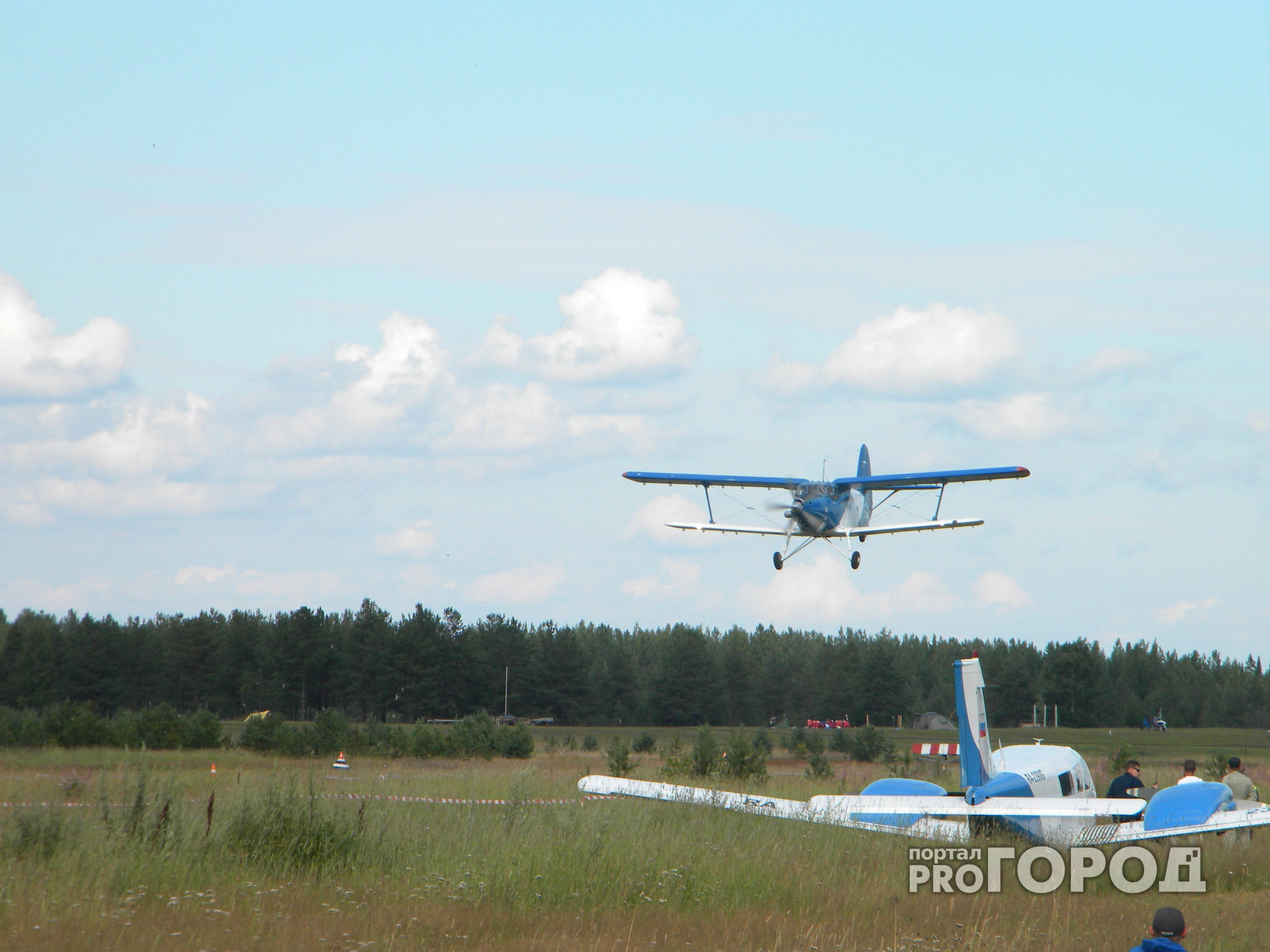 В Коми проходит авиаслет «Небесные тихоходы»: байкеры, брейк и самолеты (фото)
