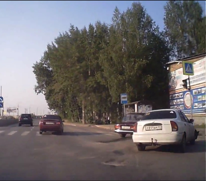 Камера сняла момент ДТП на Сысольском шоссе в Сыктывкаре, где пострадал водитель «семерки»