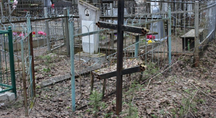Ночью на кладбище у жителя Коми отнялись ноги